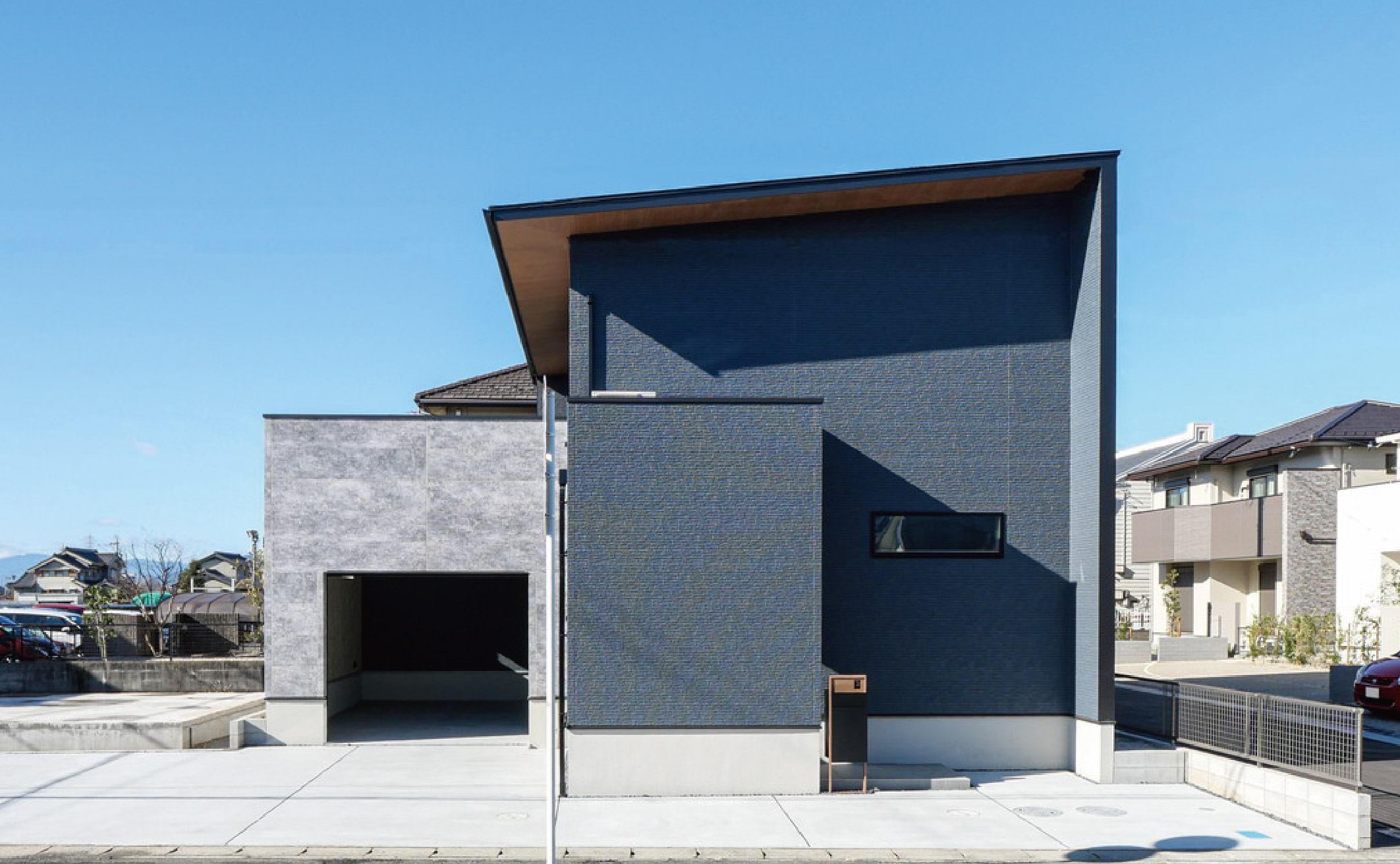 上品で日常に溶け込む、ナチュラルモダンな2階リビングの家 アイキャッチ画像