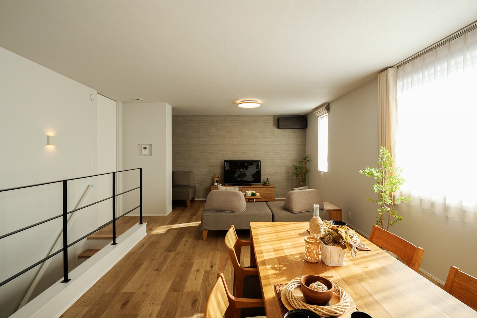 2階リビング×広々ガレージ。暮らしも趣味も楽しむ、45坪の住まい アイキャッチ画像