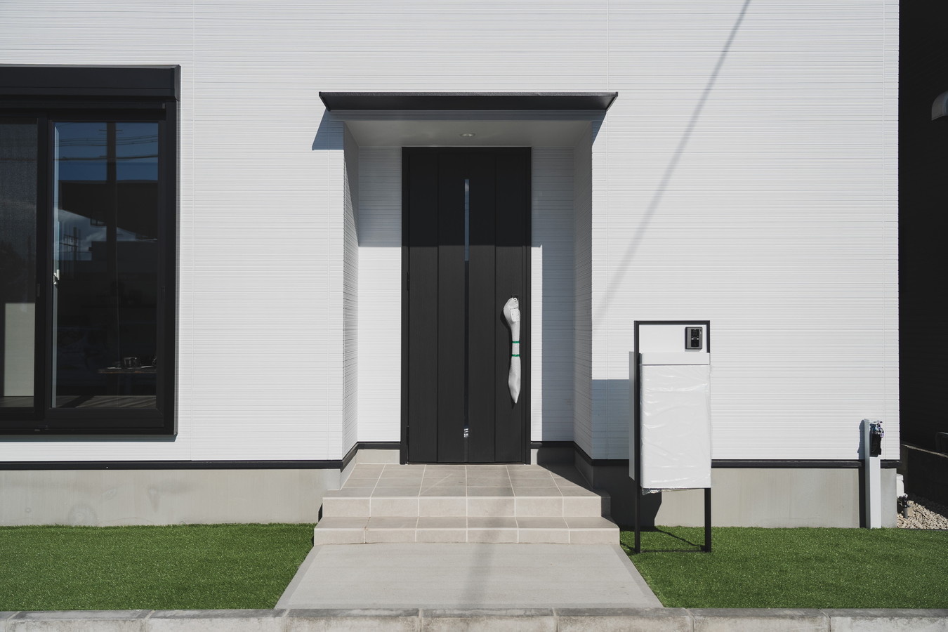 玄関ポーチとは？役割やメリット・デメリット、設計のポイントを解説 アイキャッチ画像