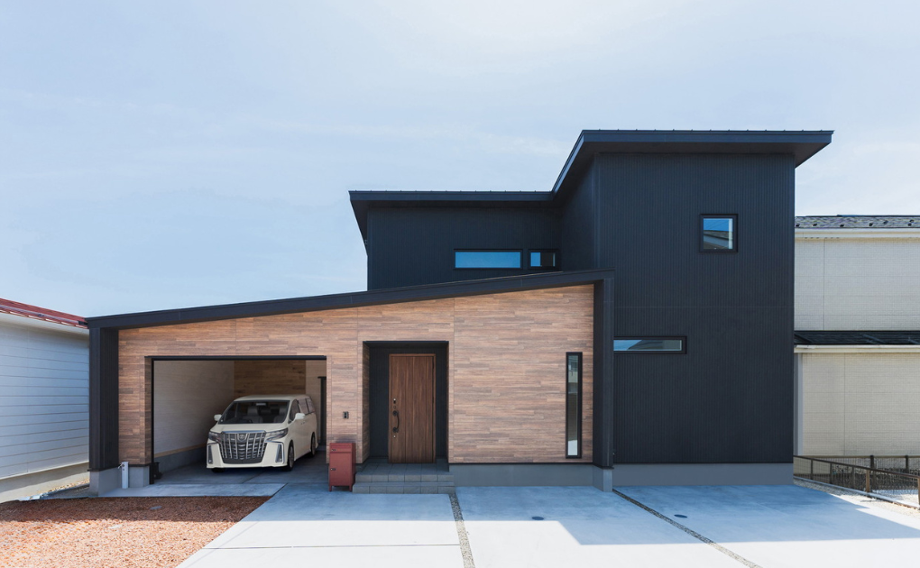 ガレージと書斎のあるモダンな家