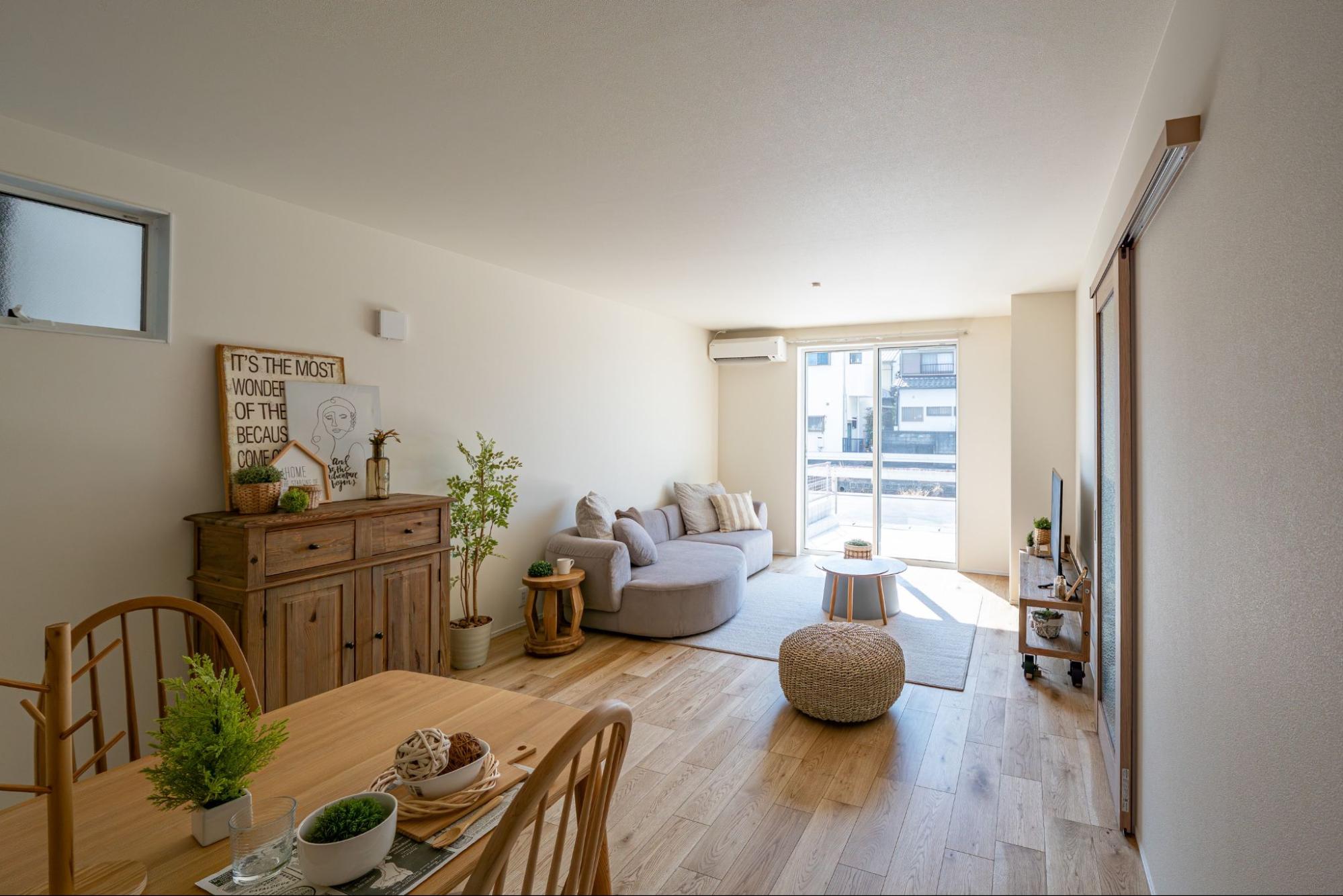 あたたかくて、おしゃれで、暮らしやすい。南欧風テイストで叶えた理想の住まい【弥富市】 アイキャッチ画像