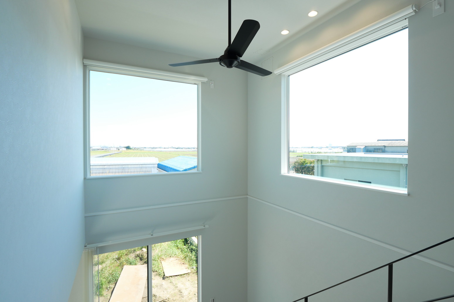 吹き抜け階段とは？メリット・デメリットと後悔しないためのポイントを解説 アイキャッチ画像