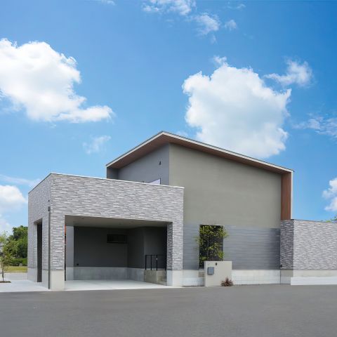 グレーで統一された開放感あるインナーガレージ住宅～施工事例(I様邸宅) アイキャッチ画像